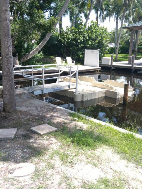 Blue Crab Dock On Gulf Canal Front Close 2 Beach Restaurants Bonita Springs Bagian luar foto